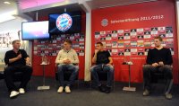 Fussball 1. Bundesliga Saison   2011/2012 : Bastian Schweinsteiger, Nils Petersen , Rafinha , Torwart Manuel Neuer (v. li., FC Bayern Muenchen)