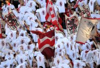 Fussball 1. Bundesliga : Fankurve vom FC Bayern Muenchen mit einem Banner und T- Shirts gegen den TSV 1860 MUENCHEN