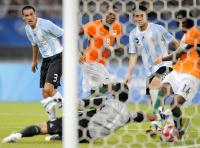 FUSSBALL  Olympia 2008  Peking  Vorrunde Elfenbeinkueste - Argentinien