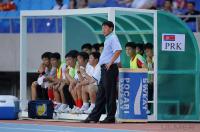 FUSSBALL INTERNATIONAL: Trainer Kim Jong Hun (Nordkorea)