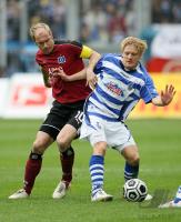 Fussball 1. Bundesliga: Duisburg - Hamburg, Zweikampf