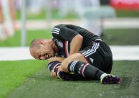 Fussball International Audi Cup 2011: Arjen Robben (FC Bayern Muenchen) verletzt am Boden
