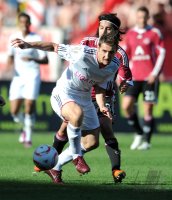 Fussball 1. Bundesliga : Miroslav Klose (li, FC Bayern Muenchen) gegen Almong Cohen (re, 1 FC Nuernberg)