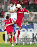 Fussball Uefa-Cup: Bochum - Luettich, Zweikampf
