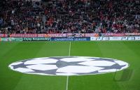 FUSSBALL  International CHL 09/10 : CL LOGO auf dem Rasen