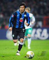 FUSSBALL 1. BUNDESLIGA: VfL Wolfsburg, HASEBE Einzelaktion