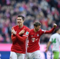 Fussball 1. Bundesliga Saison 16/17: FC Bayern Muenchen - VfL Wolfsburg