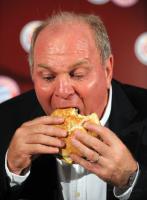 FC Bayern Muenchen Manager Uli Hoeness bei Burger King