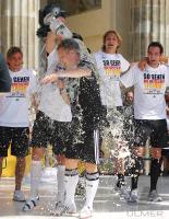 FUSSBALL EURO 2008: Deutsche Nationalmannschaft am Brandenburger Tor Berlin