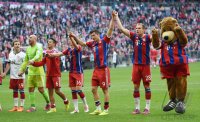 Fussball 1. Bundesliga Saison 14/15: FC Bayern Muenchen - Eintracht Frankfurt