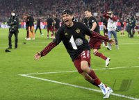 Fussball 1. Bundesliga Saison 21/22: JUBEL FC Bayern Muenchen feiert die 32. Meisterschaft
