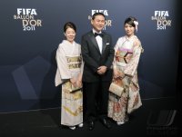 Fussball International  FIFA Ballon d Or 2011:  Trainer  Norio Sasaki (Mitte, Frauennationalmannschaft Japan)