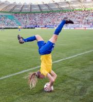 Fussball Frauen FIFA U 20  WM  2008   Viertelfinale  Leah (BRA)  Salto-Einwurf
