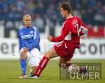 Fussball Bundesliga: Schalke - Lautern, Zweikampf