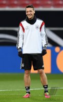 Fussball Training Deutsche Nationalmannschaft: Mesut Oezil (Deutschland)