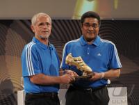 FUSSBALL WM 2010:  ADIDAS PK  Goldener Schuh;  Gerd Mueller und Eusebio