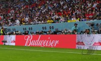 FUSSBALL WM 2022: Werbebanden Sponsoren