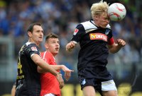 1. Fussball Bundesliga: Josip Simunic (li, TSG 1899 Hoffenheim) gegen Adam Szalai (MITTE, 1. FSV Mainz 05) gegen Andreas Beck (re., TSG 1899 Hoffenheim)