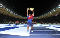 Fussball: DFB Pokal Finale:  Angelos Charisteas (FC Schalke 04) jubelt mit POKAL