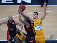 Basketball 1. Bundesliga 2013/2014: Walter Tigers Tuebingen  - s Oliver Baskets Wuerzburg