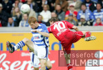 Fussball 1. Bundesliga: Duisburg - Stuttgart, Zweikampf