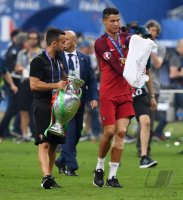 Fussball Europameisterschaft 2016 Finale: JUBEL Cristiano Ronaldo (Portugal) mit Pokal