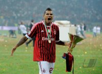 FUSSBALL SERIE A:  Meister 2011  AC Mailand: Kevin Prince Boateng  mit Pokal