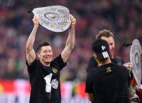 Fussball 1. Bundesliga Saison 21/22: JUBEL FC Bayern Muenchen feiert die 32. Meisterschaft