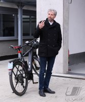 Oberbuergermeister Palmer hat die groesste Photovoltaikanlage Tuebingens offiziell in Betrieb genommen