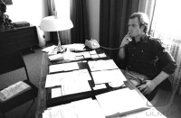Fussball Bundesliga, Saison 1979/1980: Manager Uli Hoeness am Schreibtisch