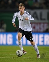 FUSSBALL INTERNATIONAL: Deutschland, BENDER am Ball