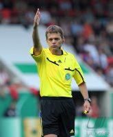 FUSSBALL  DFB Pokal 1. Hauptrunde 2011: Schiedsrichter Jochen Drees
