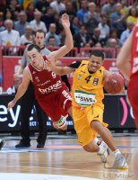 Basketball 1. Bundesliga 14/15 Hauptrunde:  Walter Tigers Tuebingen - Brose Baskets Bamberg