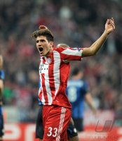 Fussball CHL  Saison 2010/2011: JUBEL Mario Gomez (FC Bayern Muenchen)