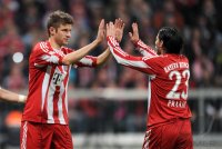 Fussball 1. Bundesliga : (v. li.) Bayern JUBEL Thomas Mueller, Danijel Pranjic