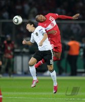 Fussball International EM 2012-Qualifikation:  Mesut OEZIL (Deutschland) gegen Mehmet Aurelio (re, Tuerkei)