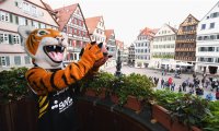 Basketball 1. Bundesliga 17/18  Teamvorstellung Walter Tigers Tuebingen auf dem Rathausbalkon