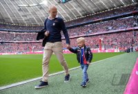 Fussball 1. Bundesliga Saison 14/15: FC Bayern Muenchen - Eintracht Frankfurt