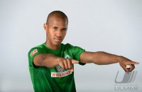 Fussball 1. Bundesliga, Saison 2012/2013, Werder Bremen: Theodor Gebre Selassie im exklusiven Pressefoto ULMER Fotoshooting