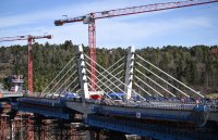 Neckartalbruecke der Bundesstrasse 32 ueber das Neckartal bei Horb