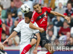 Fussball Bundesliga: Leverkusen - Bayern, Zweikampf