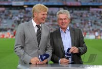 Fussball CHL  Saison 2011/2012:  TV Experte Stefan Effenberg mit Trainer Jupp Heynckes  (v. li., FC Bayern Muenchen)
