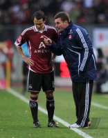 Fussball 1. Bundesliga : Juri Judt mit Trainer Dieter Hecking (1 FC Nuernberg)