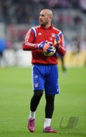 Fussball DFB Pokal Achtelfinale 14/15: Torwart Pep Reina (FC Bayern Muenchen)