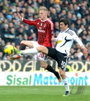 FUSSBALL SERIE A:  Ignazio Abate (li, AC Mailand) gegen Adrian Mutu (A.C. Cesena)