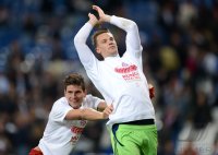 Fussball International, Champions League Saison 2011/2012:  Mario Gomez (li,) umarmt Torwart Manuel Neuer (FC Bayern Muenchen)