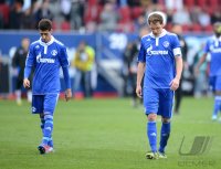 Fussball 1. Bundesliga, Saison 2011/2012:  Sergio Escudero Palomo (li.) mit Benedikt Hoewedes (FC Schalke 04)