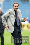Fussball 1. Bundesliga: Bochum - Freiburg, Neururer tanzt