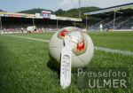 FUSSBALL  1. Bundesliga Hitze-Feature; Ball mit Termometer