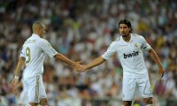 FUSSBALL International Primera Division/Super Cup 2011:  Karim Benzema (Real Madrid) und Sami Khedira (Real Madrid)